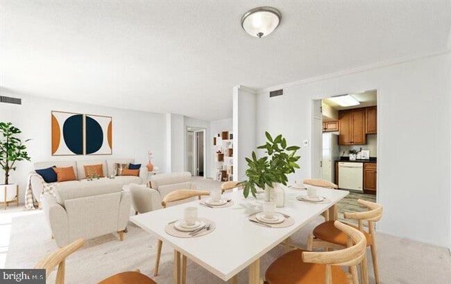 Building Photo - 118 Monroe St