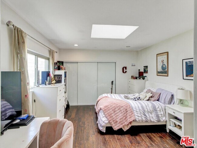 Building Photo - 6763 Radlock Ave