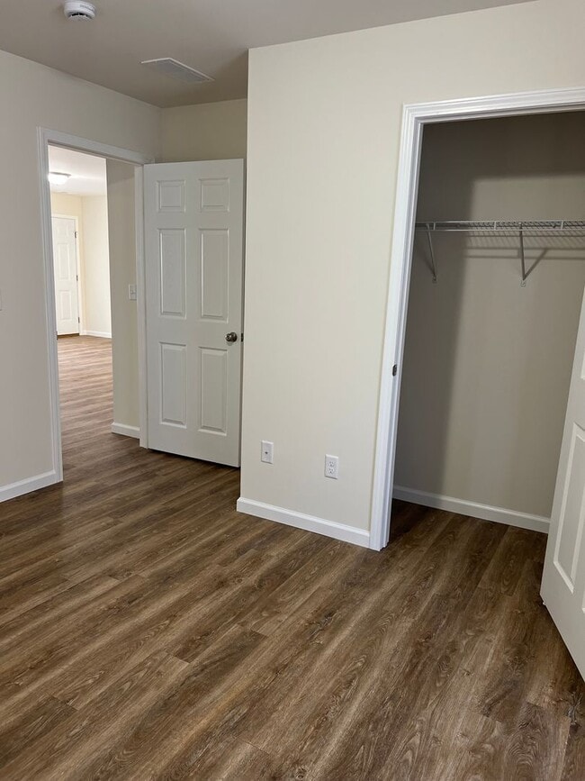 Building Photo - New price. Brand new 3 beds 2 baths house