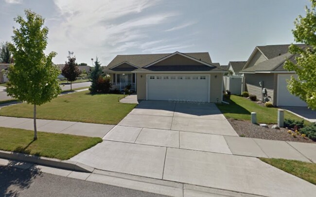 Building Photo - 1813 N Cavalier Rd
