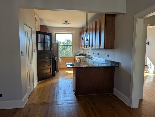 Building Photo - 435 N Lombard Ave