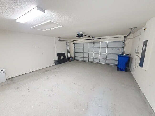 Building Photo - 12111 Stone Pine St