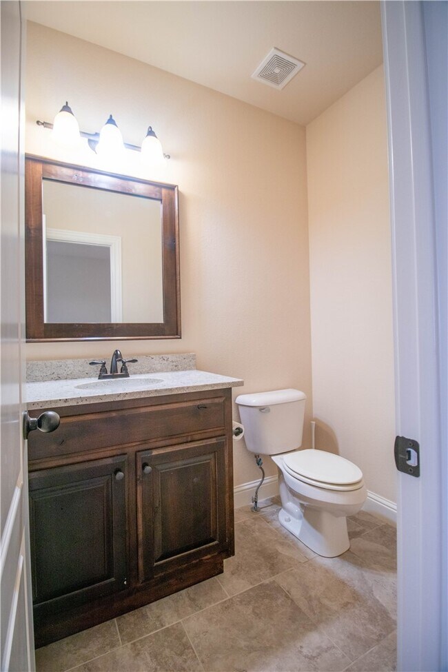 Building Photo - 5503 SW Lavender Ln