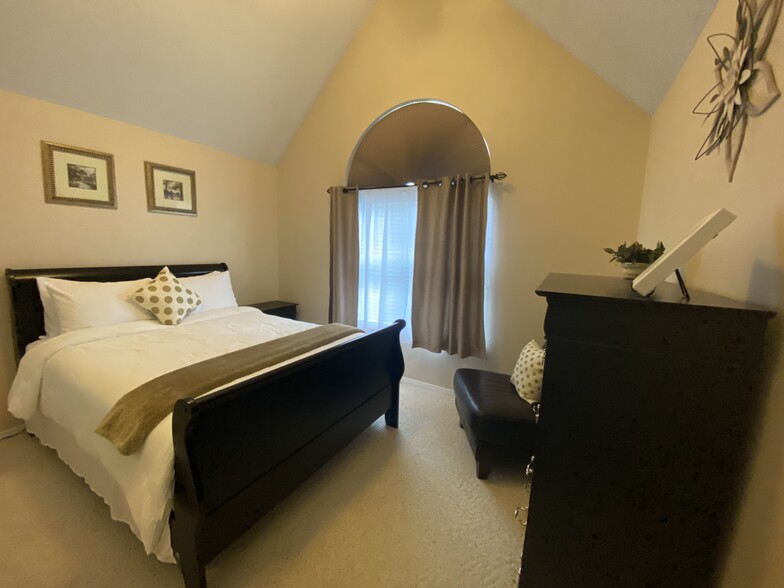 Building Photo - 104 Ivy Pl