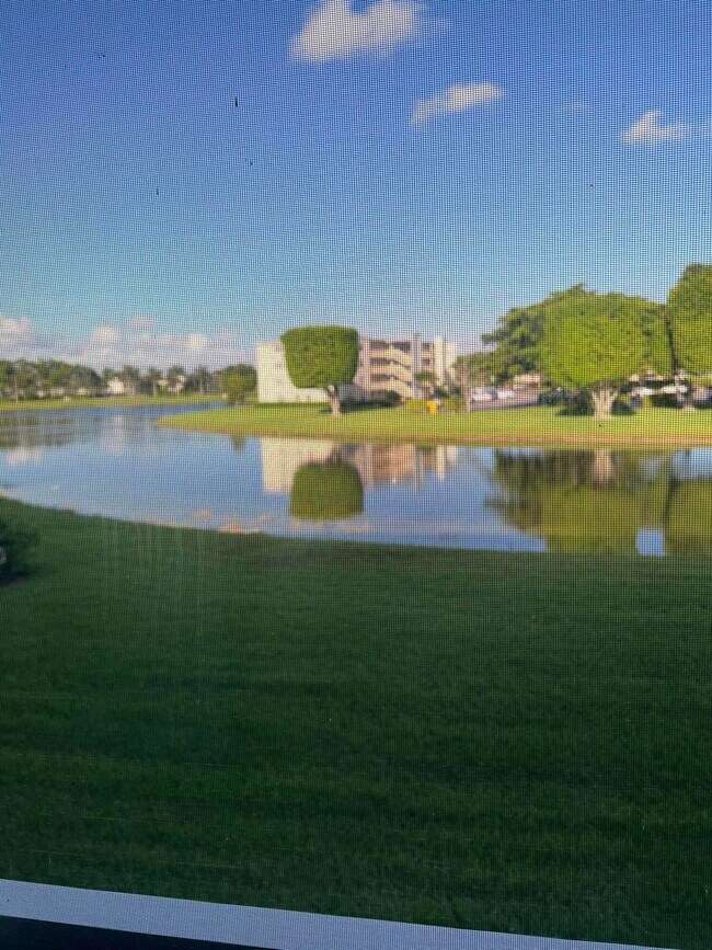 Building Photo - 2072 Cornwall D