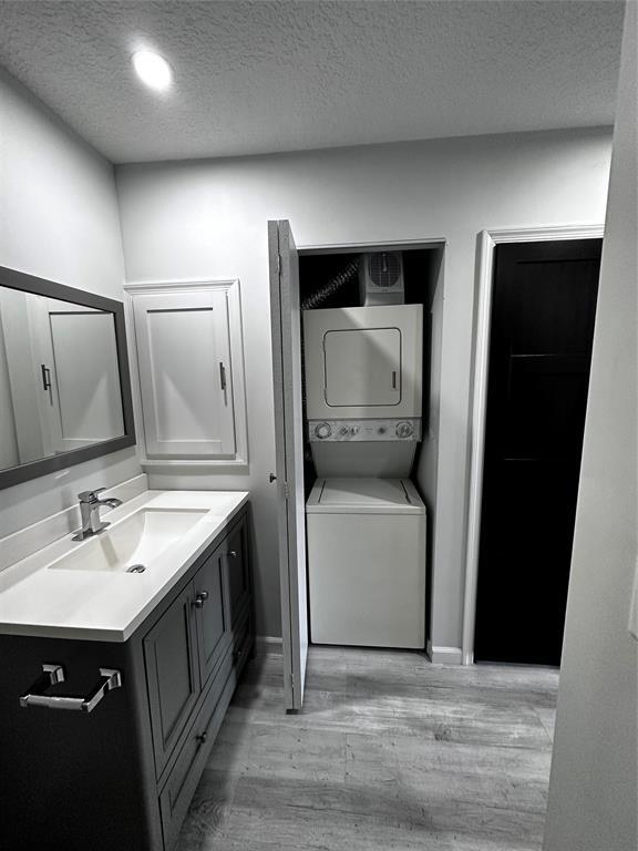 Building Photo - 6295 Bay Club Dr