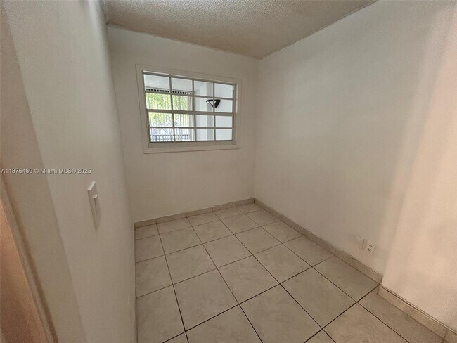 Building Photo - 16919 N Bay Rd