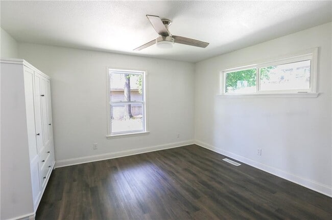 Building Photo - 42 Hope Dr