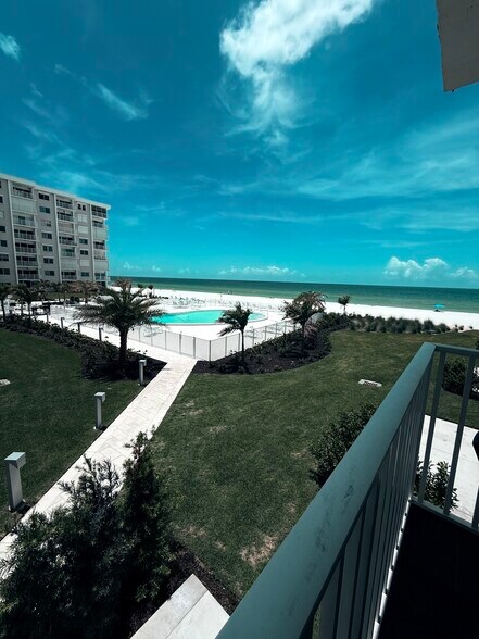 Primary Photo - 3443 Gulf Shore Blvd N