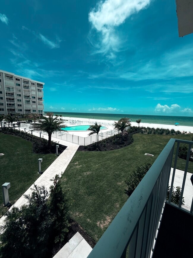 Building Photo - 3443 Gulf Shore Blvd N