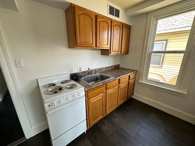 Building Photo - 404 4th St
