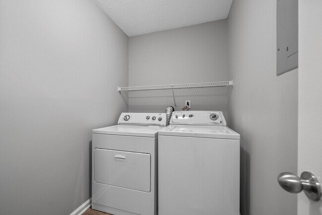 Building Photo - 1239 Parkway Pl