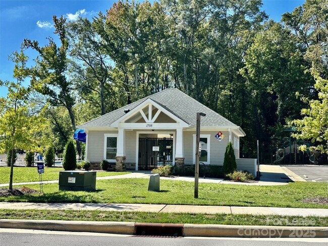 Building Photo - 1605 Blue Velvet Ln