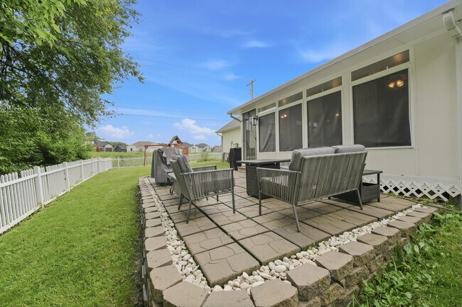 Building Photo - 209 Norwich Dr