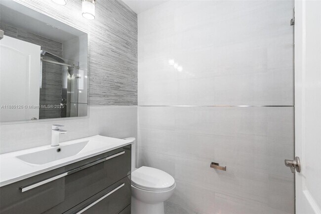 Building Photo - 2236 W 74th Pl