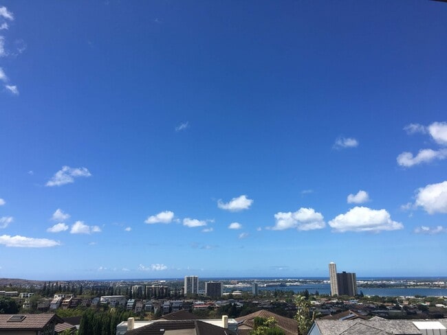 Building Photo - 98-673  KAAHELE STREET