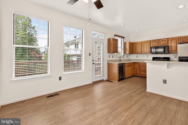 Building Photo - 14637 Stream Pond Dr