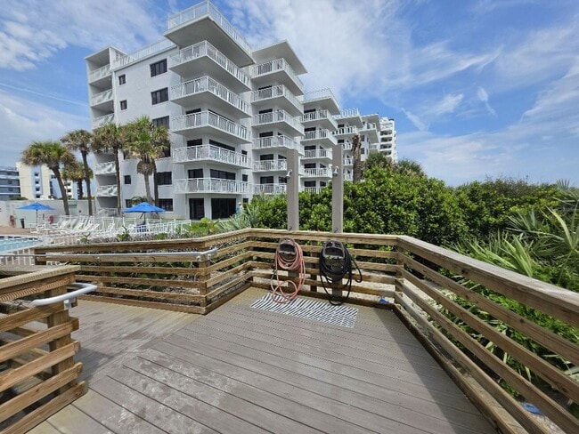 Building Photo - Direct Beach front 2 Bedroom 2 Bathroom Condo
