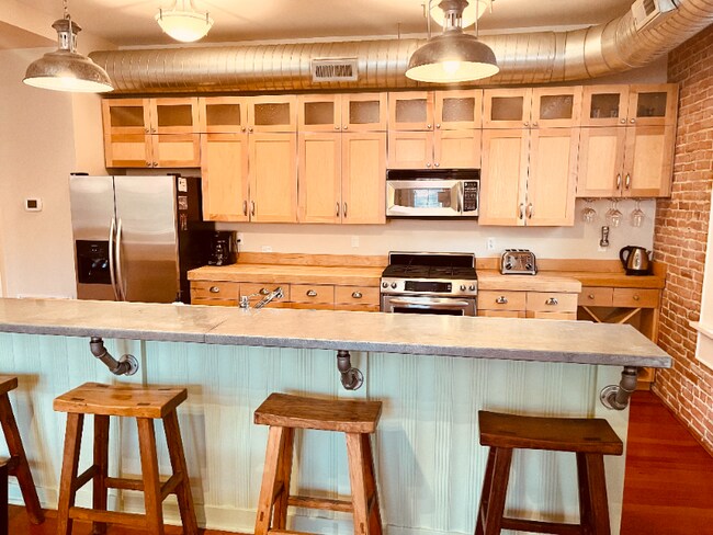 Building Photo - 214 S 2nd St