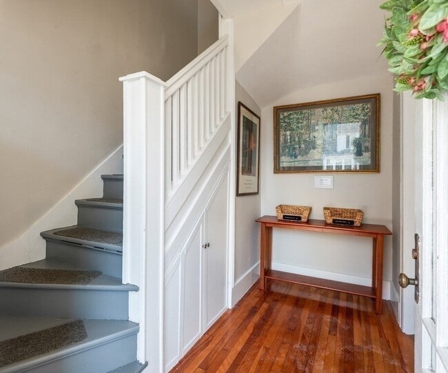 Building Photo - 270 Lovell St