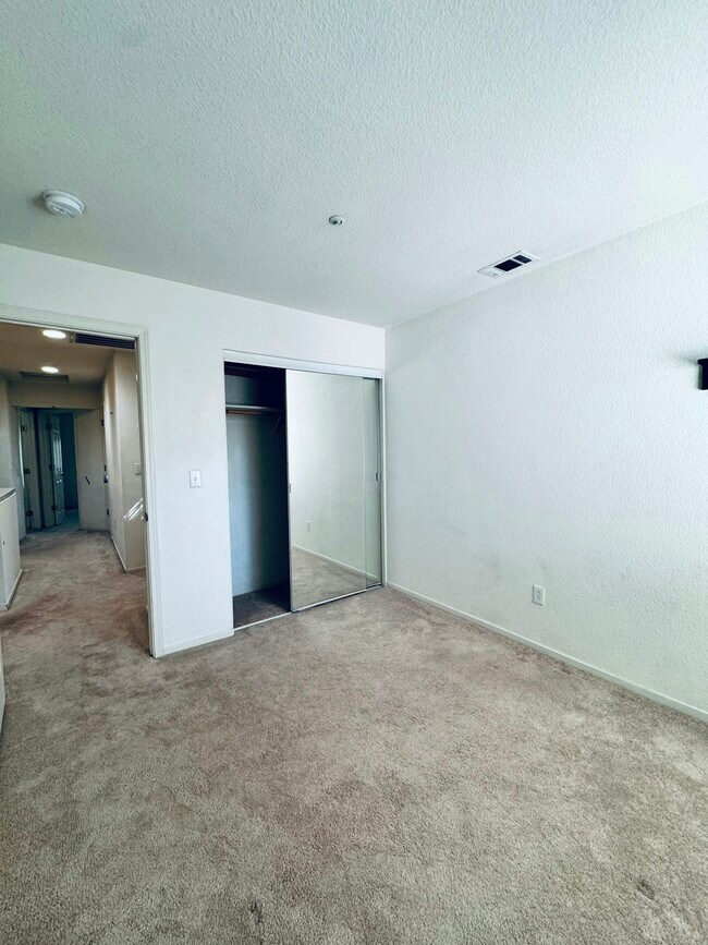 Building Photo - 10739 Dulsie Ln