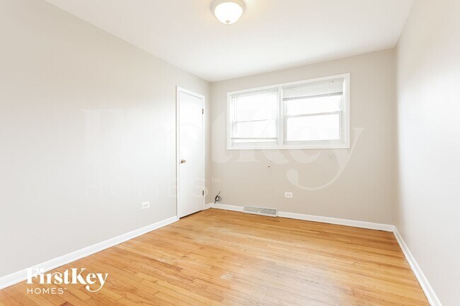 Building Photo - 3028 W 141st St