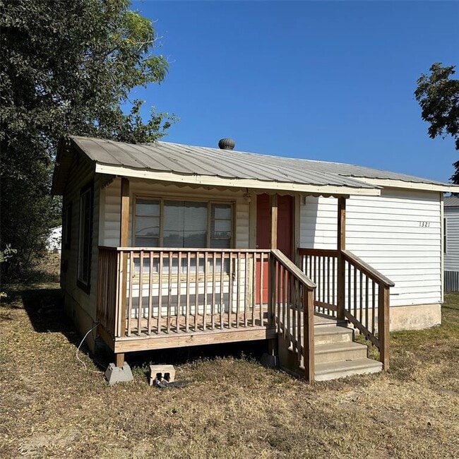 Building Photo - 1321 Harris Hill Rd