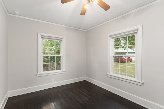 Building Photo - MADISONVILLE - Charming 3+ Bed Cape Cod