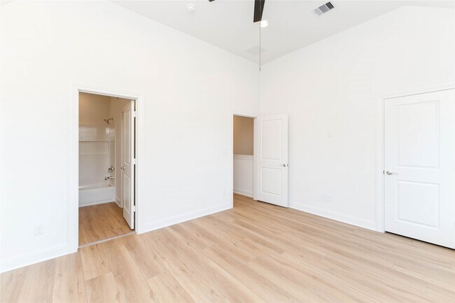 Building Photo - 5119 Briscoe St
