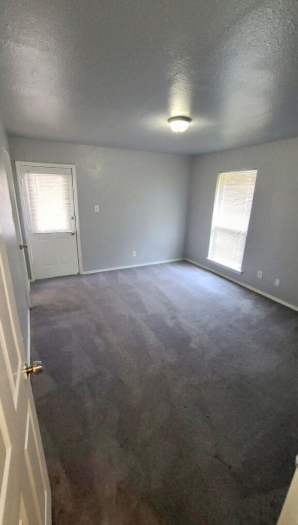 Building Photo - Townhome Available!