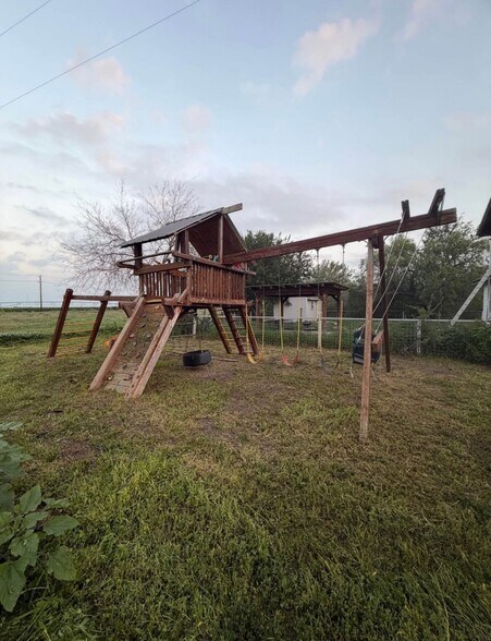 Building Photo - 382 Co Rd 366