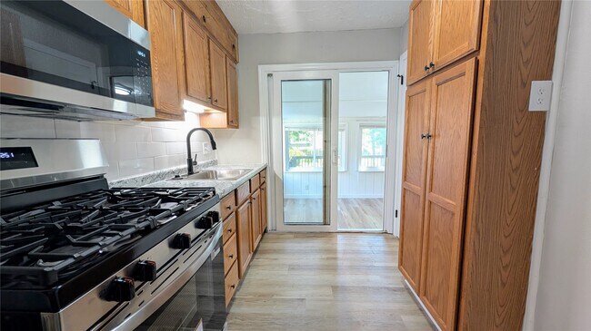 Building Photo - 9716 Lilly Jean Dr