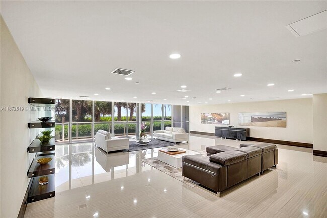 Building Photo - 16485 Collins Ave