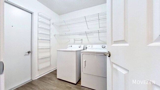Building Photo - 7112 Key Pointe Dr