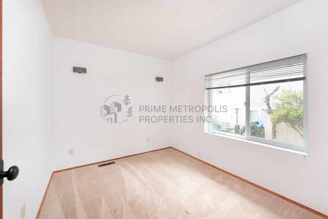Building Photo - 11258 Riviera Pl NE