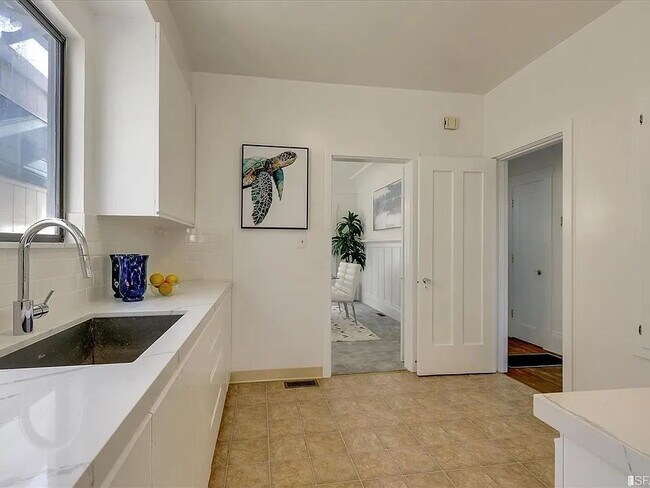 Building Photo - "Charming 2-Bed Sanctuary in San Francisco – Cozy 900 Sq Ft Retreat!"