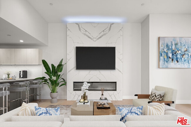 Building Photo - 807 N Detroit St