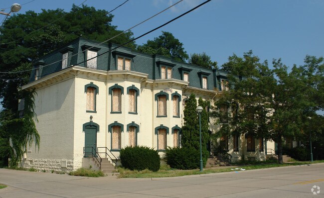 Primary Photo - Washington Square Apartments