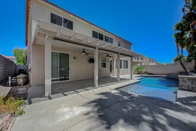 Building Photo - A Fabulous 4 Bedroom Home with a Sparkling Pool!!!