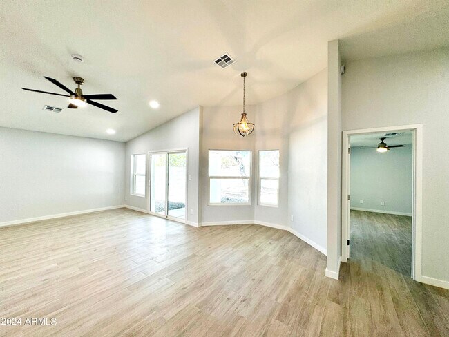 Building Photo - 514 W Fellars Dr