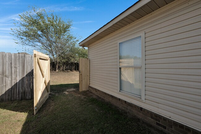 Building Photo - 472 Prairie Field Dr