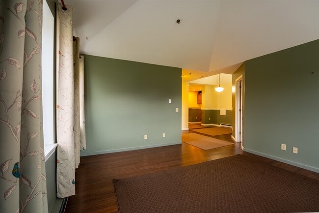 Building Photo - 28 Academy St