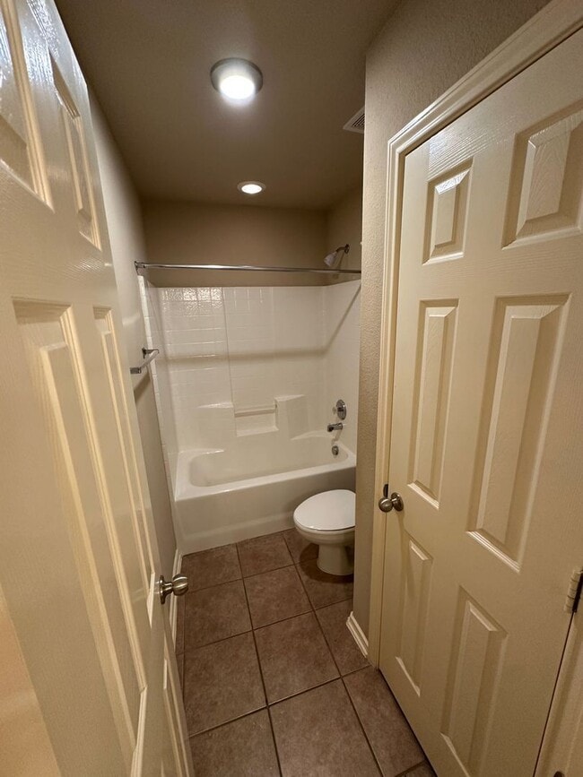 Building Photo - Trophy Ridge Beauty