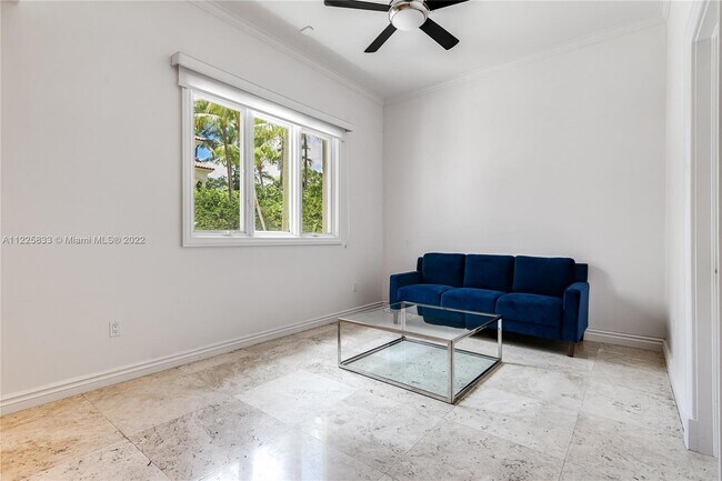 Building Photo - 709 Idlewyld Dr
