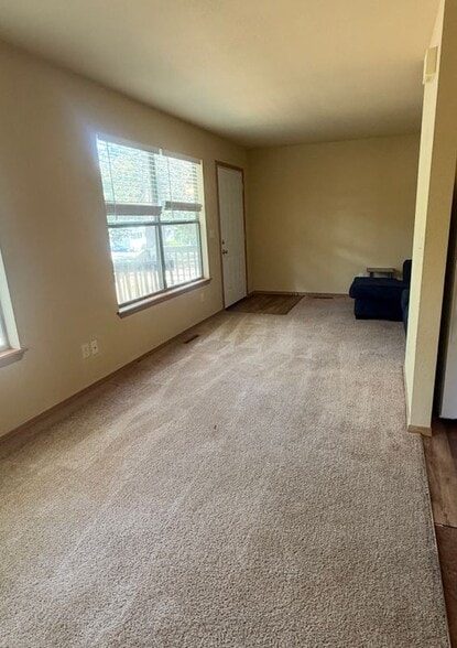 Building Photo - 594 Shadowrock Dr