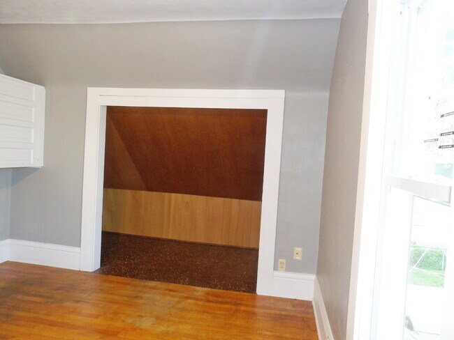 Building Photo - 3 Bedrooms | 2 Bathrooms Near UofM