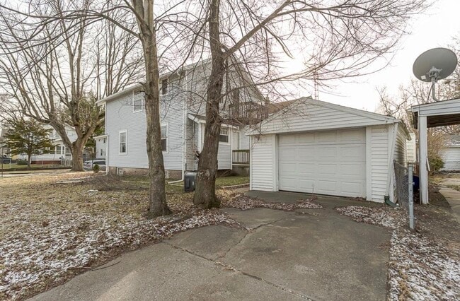 Building Photo - 3725 Leybourn Ave