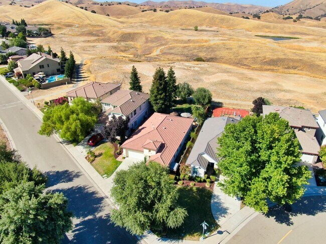 Building Photo - Amazing Large 3 Bedroom 2 Bathroom Home for Lease in Patterson