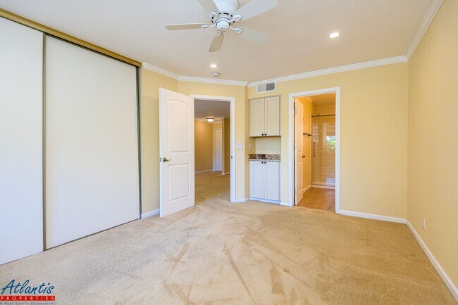 Building Photo - The Courtyard | Lovely Condo | Washer/Drye...
