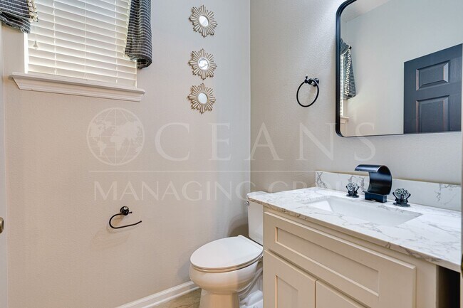 Building Photo - Spacious 4 Bedroom Home with Loft – Prime ...